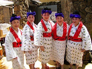 Senjukai Hawaii Classes Adults and Seniors group in traditional Okinawan kimonos for dance